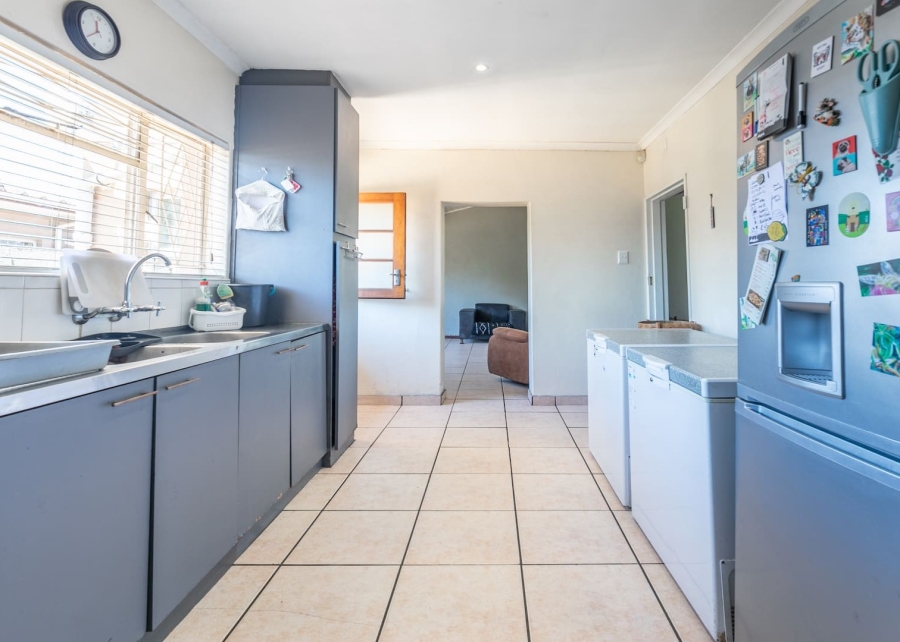 4 Bedroom Property for Sale in Windsor Park Western Cape